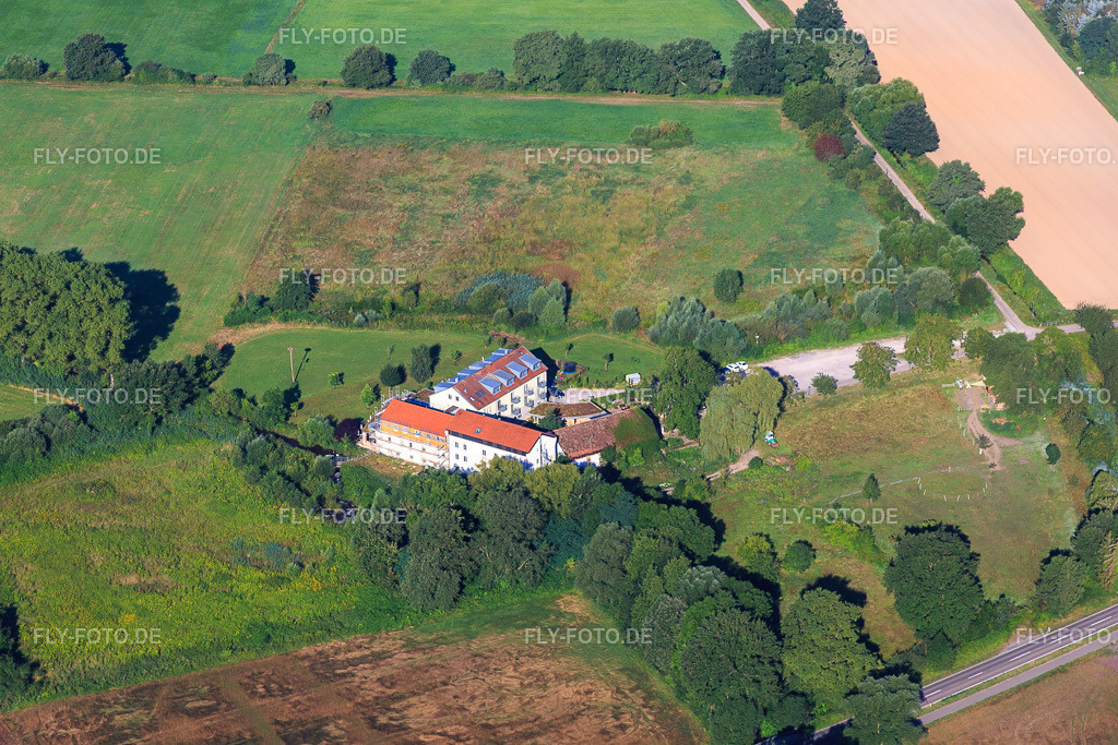 Hotel Zeiskamer Mühle http://www.zeiskamermuehle.de/ | Luftbild: Hotel Zeiskamer Mühle http://www.zeiskamermuehle.de/ in Zeiskam im Bundesland Rheinland-Pfalz in Deutschland. Foto: IMG_092487.jpg vom 01.08.2016 durch Werner Riehm/FLY-FOTO.de - Realisiert mit Pictrs.com