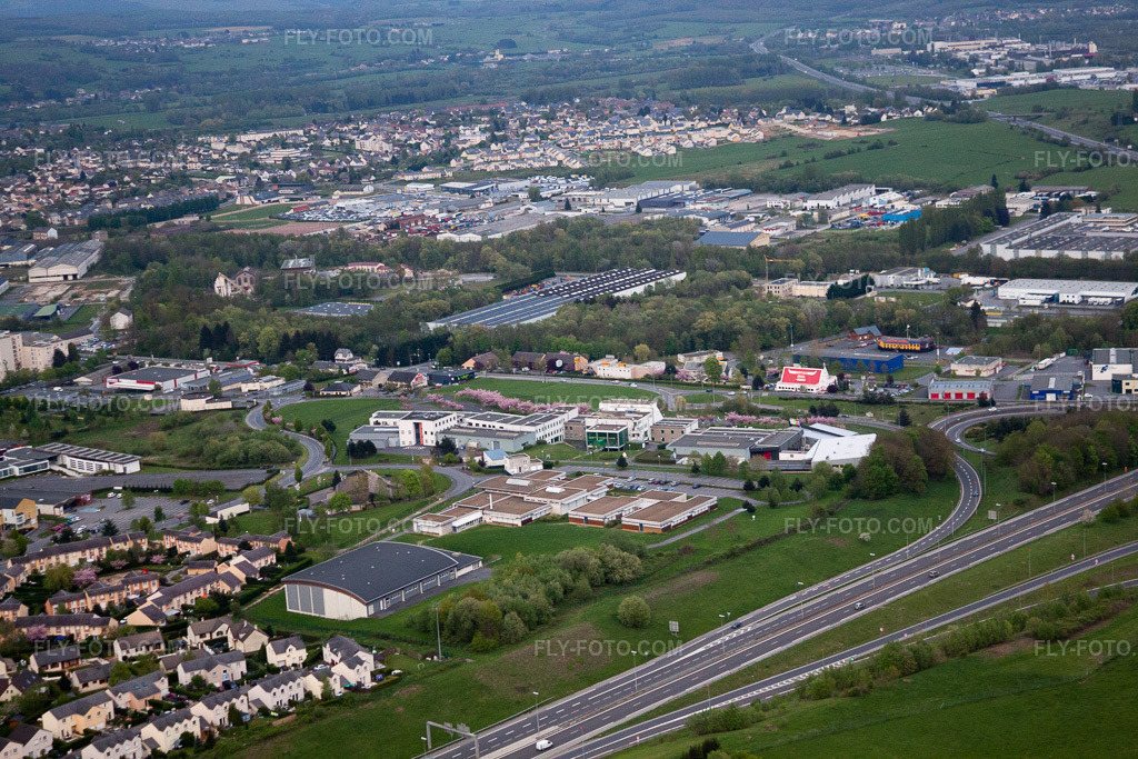 Aerial view: View of the town in La Francheville in the state Ardennes, France. – Photo: IMG_39874.jpg taken on 04/16/2011 by Werner Riehm/FLY-FOTO.com – Resolution of the original: 4752 x 3168 px
