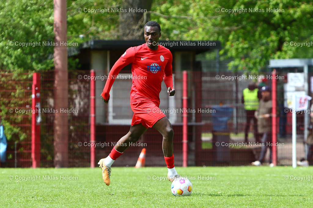 NH_EimsbüttelerTV_HolsteinKielU23_RegionalligaNord_21042024 | #8 Abdul-Malik Yago (Eimsbütteler TV)

Fußball I Herren I Regionalliga Nord I Saison 2023-2024 I 30. Spieltag I Eimsbütteler TV - Holstein Kiel U23 I 21.04.2024 I Sportpark Eimsbüttel