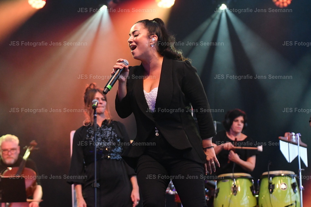 2026_Deborah Lee und the news_One Moment time Whitney Houston__0332 | Fotograf Jens Seemann - Realisiert mit Pictrs.com