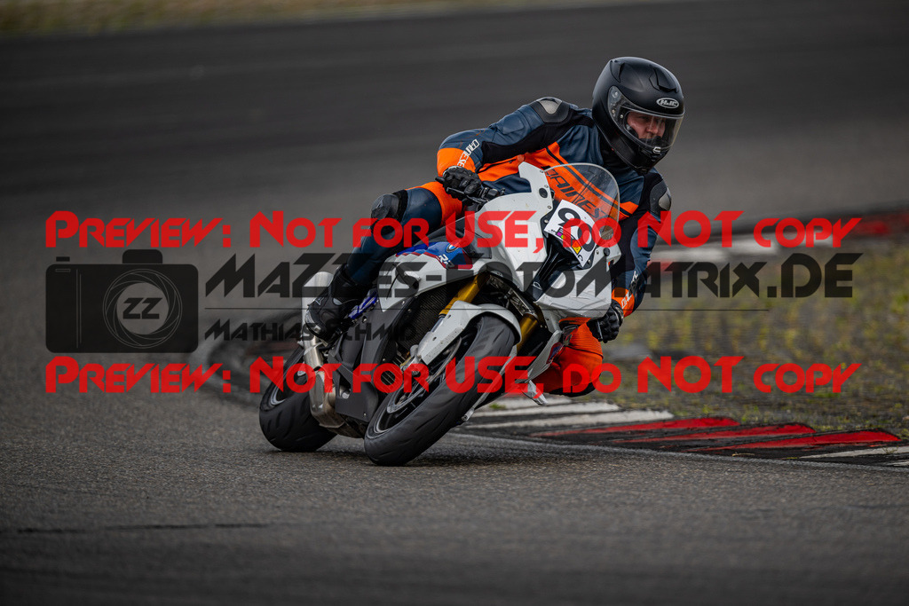 MaZZes_FotoMatrix_230719_3132 | GELB