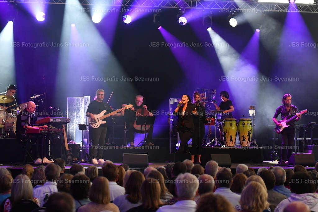2026_Deborah Lee und the news_One Moment time Whitney Houston__0137 | Fotograf Jens Seemann - Realisiert mit Pictrs.com