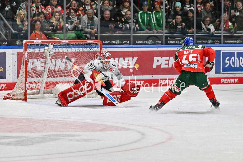 Augsburger Panther - Kölner Haie | Mirko PANTKOWSKI (KEC #30) kann in dieser Szene den Treffer von Jason BAST (Augsburger Panther #45) nicht verhindern / Siegtreffer / DEL: Augsburger Panther - Kölner Haie, Curt Frenzel Stadion am 29.09.2024