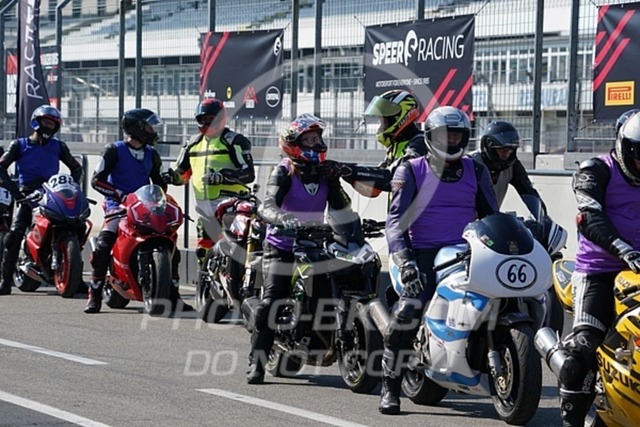 2022_05_09_PBK_12075 | Sportfotografie; SlowMotion; Video; Rennstrecke; Hafeneger; Speer; Racing; RSE; BMW; CBO; Trackday; Motorsportarena; Hockenheimring; Brno; Most; Barcelona; Valencia