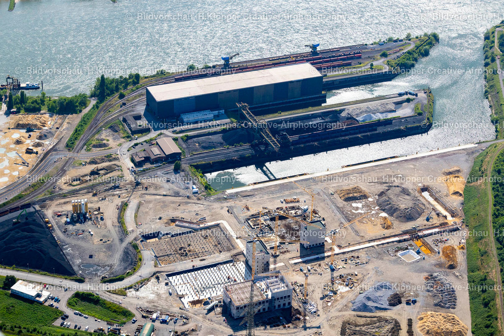 Luftbild Duisburg-4641 | Baustelle zum Neubau "der ersten Direktreduktions-Anlage von thyssenkrupp Steel" an der Ackerstraße im Ortsteil Fahrn in Duisburg - Realisiert mit Pictrs.com