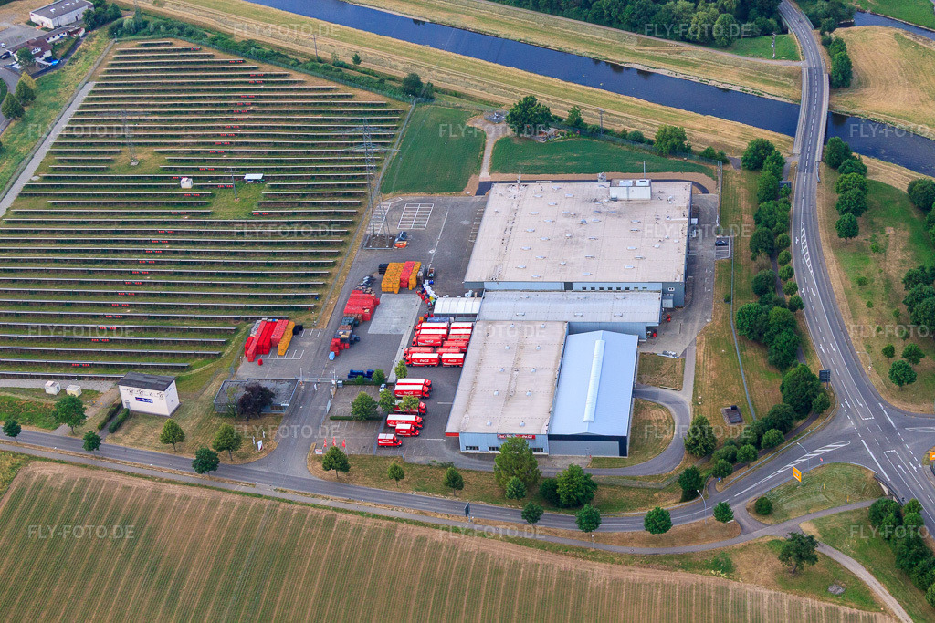 Luftbild: Agrano GmbH & Co. KG und Agrar-Fotovoltaikanlage in Riegel am Kaiserstuhl im Bundesland Baden-Württemberg in Deutschland. Foto: IMG_68164.jpg vom 19.06.2014 durch Werner Riehm/FLY-FOTO.deAgrano