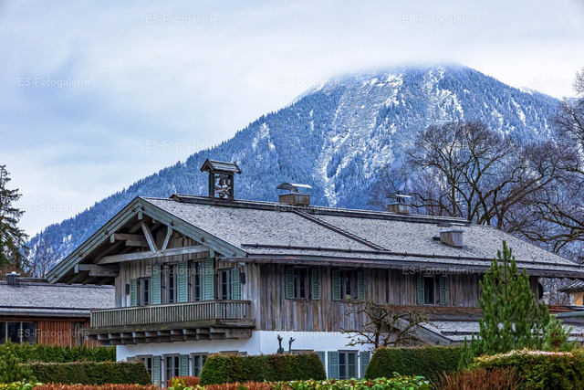 Teggernsee — Bauernhaus und Berge