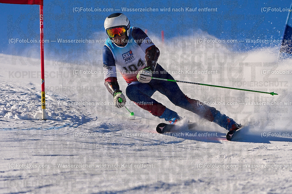 ALP4674_MASTERS-Cup_GS-A Herrn_Madlener Emanuel | (C)FotoLois.com, Alois Spandl. FIS Masters-Cup Wildschönau, Giant Slalom auf der Piste Schatzberg GS, Siegerehrung auf dem Dorfplatz Niederau, Sa 13. Januar 2024.