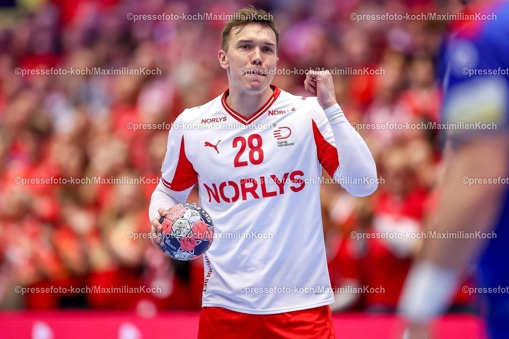 EHF18012602120 | 18.01.2026, Handball, Men's EHF EURO 2026, Dänemark - Rumänien, Jyske Bank Boxen in Herning, Dänemark, Preliminary Round:  Lasse Bredekjaer Andersson (Denmark #28) 