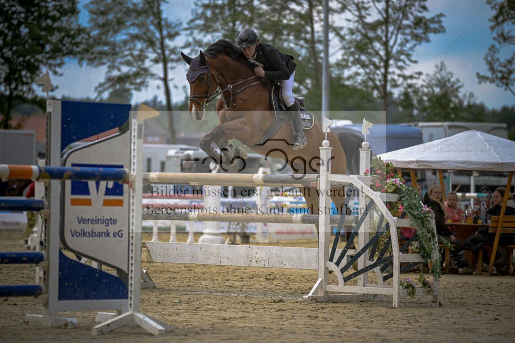 20240505-DOS_2257 | Entdecke hochwertige Reitturnierfotos von Foto Oger. Professionell, emotional und authentisch – jetzt Lieblingsmomente im Shop bestellen.Deutschlandweite Turnierfotografie. - Realisiert mit Pictrs.com