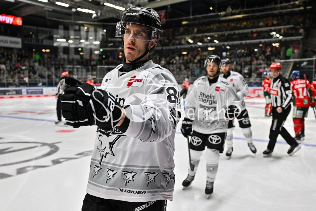 Augsburger Panther - Kölner Haie | Jubel der Haie nach dem Treffer zum 0-1 durch Patrick RUSSELL (Kölner Haie 63) / Tor / Torschuetze / Freude / Happy / DEL: Augsburger Panther - Kölner Haie; Curt Frenzel Stadion am 26.09.2025