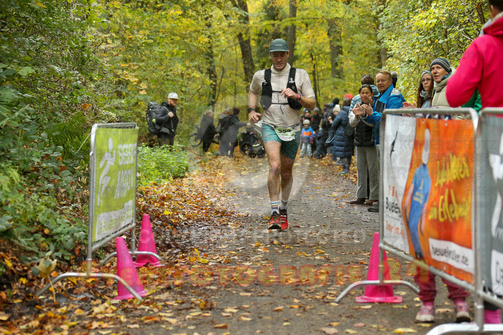 251026_1211_EX1_9969 | Sportfotografie im Rhein-Sieg Kreis, Köln, Bonn, NRW, Rheinland Pfalz, Hessen, etc. Unser Tätigkeitsfeld umfasst den Laufsport vom Volkslauf über den Marathon, Duathlon, Triathon bis zum Ultralauf wie Kölnpfad Ultra oder Schindertrail.