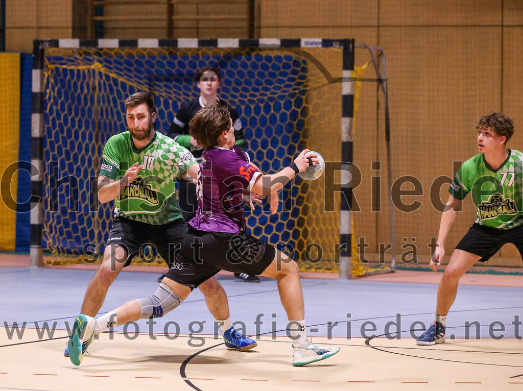 2025-03-15_030_SpVgg_Altenerding_gegen_TSV_Schleissheim | Erding, Deutschland, 15.03.2025:Handball, Bezirksoberliga Männer 2024 / 2025, 18. Spieltag, SpVgg Altenerding gegen TSV Schleißheim, Endergebnis: 32:27Marco Störch (TSV Schleissheim, #10), Kilian Jödecke (SpVgg Altenerding, #41), Luis Aigner (TSV Schleissheim, #77)Foto: Christian Riedel / fotografie-riedel.net