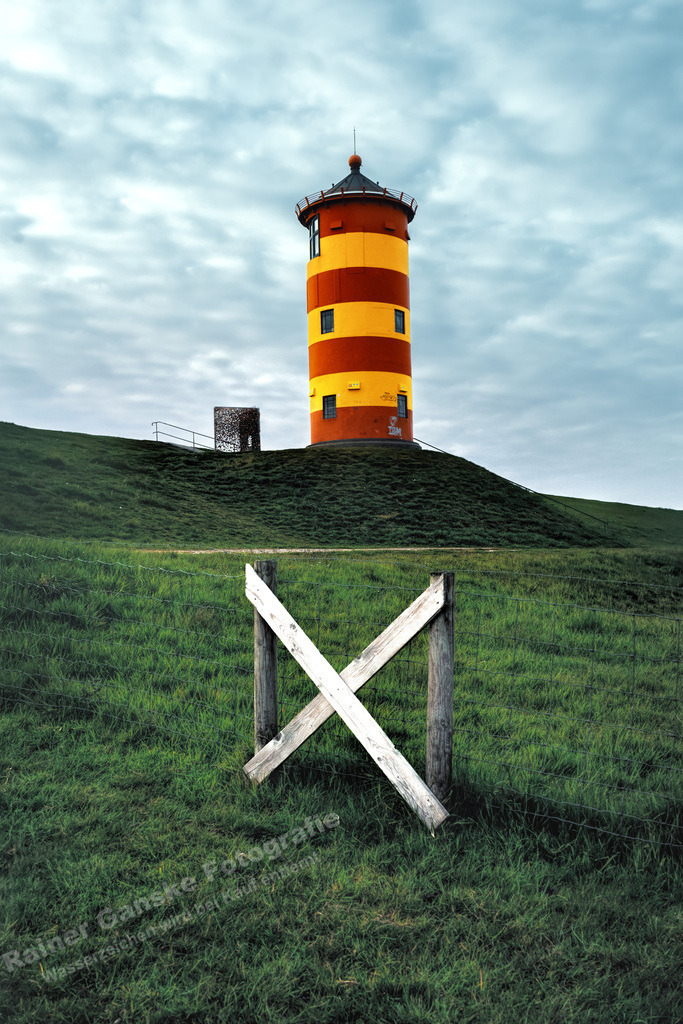 025 Pilsumer Leuchtturm - 05-05-2022 -R Ganske | Onlineshop mit Bildern von Stränden, Häfen und Meer. Leinwände, Poster, Kalender und andere Materialien erhältlich. Kommerzielle Lizenzen möglich.  - Realisiert mit Pictrs.com