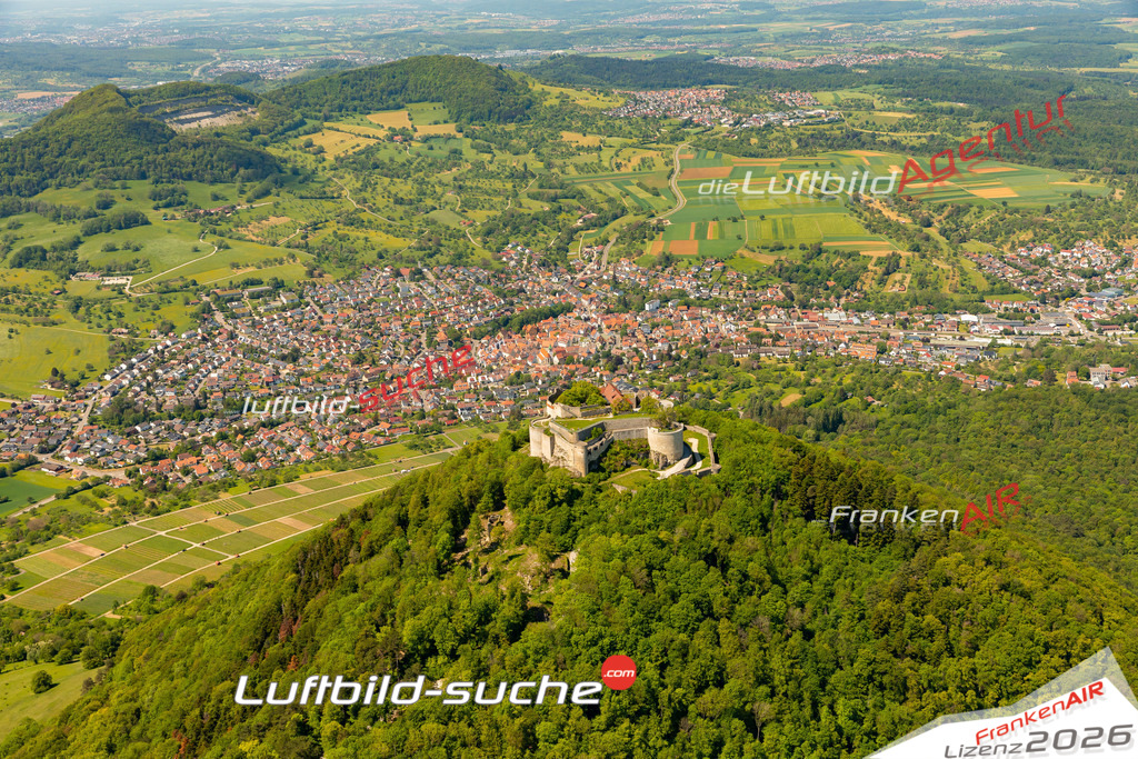 Das Luftbild zeigt : Burg Neuffen - Die Luftaufnahme wurde 2024 vom UL-Flugzeug aus erstellt ( keine Drohne ) - Hochauflösende Luftaufnahme - Für grossformatige Ausdrucke geeignet. Die Geschenkidee !Mit Lizenz und Bildrechte bestellbar