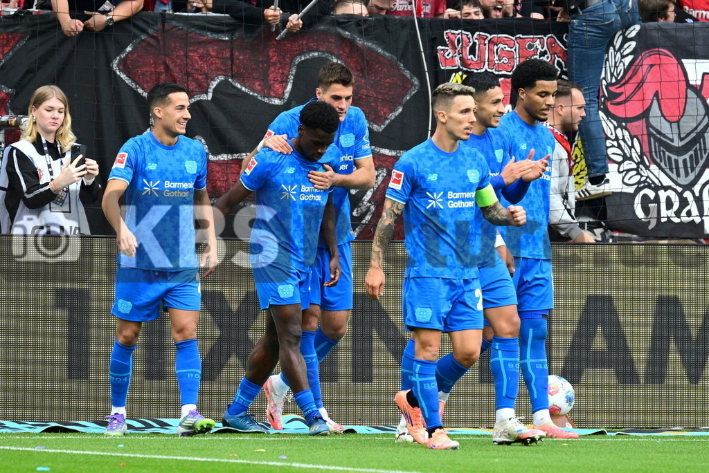 KBS Picture_FCStPauli-Bayer04Leverkusen_054 | Bayer 04 Leverkusen Torjubel zum 2:1 Torschuetze ist Poku Ernest (Bayer04Leverkusen) ,Sportplatz :  Millerntor Stadion, - Realisiert mit Pictrs.com