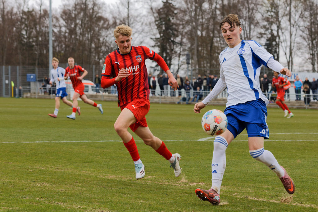 20260412-FCHS04_049 | 1.FC Heidenheim 1846 vs. FC Schalke 04, Fußball, U19, A-Junioren, NWL, U19-DFB-Nachwusliga, 2025/2026, 8. Spieltag, 12.04.2026 in Heidenheim, Walter-Birkhold-Jugendstadion (Foto: Michael Bulling) - Realisiert mit Pictrs.com