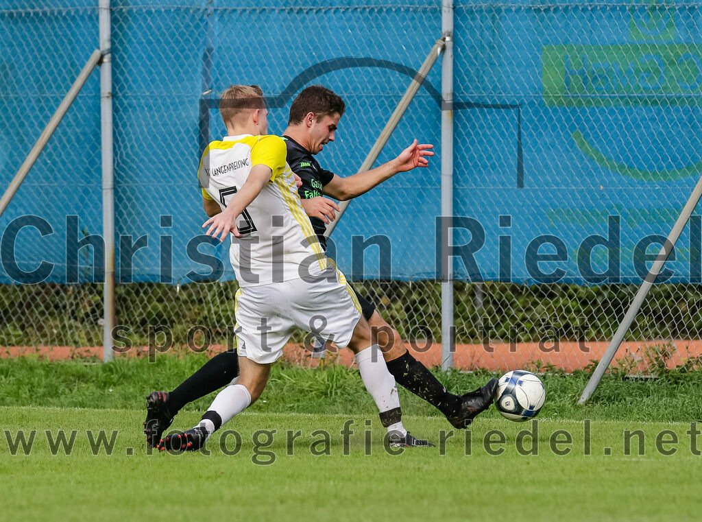 2023-09-17_004_SpVgg_Neuching_gegen_FC_Langenpreising | Neuching, Deutschland, 17.09.2023:
Fußball, A-Klasse 2023 / 2024, 7. Spieltag, SpVgg Neuching gegen SpVgg Langenpreising, Endergebnis: 5:1

Lukas Weiß (SpVgg Langenpreising, #5), Johannes Lanzl (SpVgg Neuching, #2)

Foto: Christian Riedel / fotografie-riedel.net
