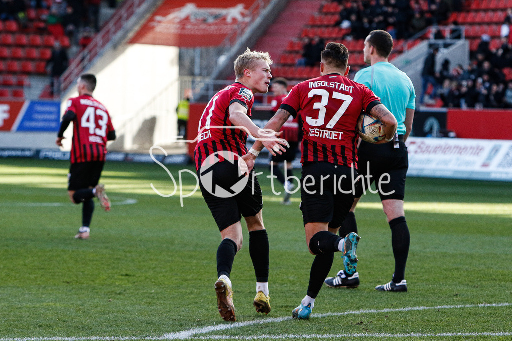 FC Ingolstadt - Borussia Dortmund Amateure | Die Hausherren freuen sich ueber den Anschluss zum 1-2 durch Pascal TESTROET (FCI #37) / DFL REGULATIONS PROHIBIT ANY USE OF PHOTOGRAPHS AS IMAGE SEQUENCES AND/OR QUASI-VIDEO