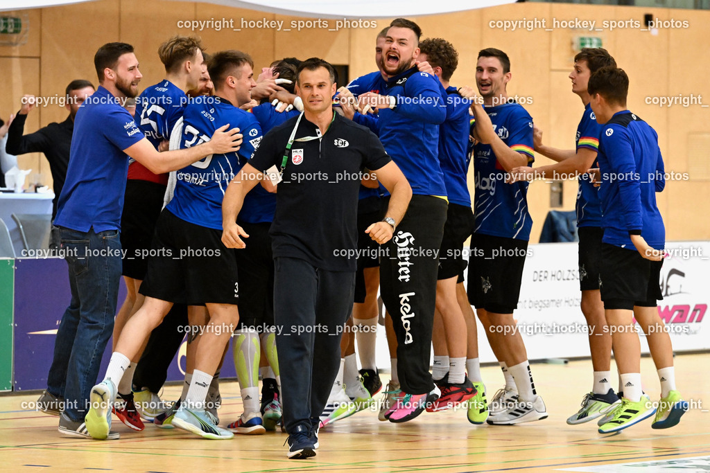 SC Ferlach vs. HSG Holding Graz 23.9.2023 | Assistentcoach SC Ferlach BARISIC Miro, Jubel SC Ferlach Mannschaft, SC Ferlach vs. HSG Holding Graz 23.9.2023, SC Ferlach vs. HSG Holding Graz am 23.09.2023 in Bleiburg (Ballspielhalle Ferlach), Austria, (Photo by Bernd Stefan)