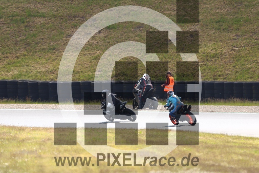 0000-20250524_01145 | Schöne Erinnerungen an spannende Momente - das festzuhalten ist unser Job. PIXELrace.de ist seit 2003 auf den Rennstrecken Europas unterwegs um die Action draußen beim Fahren und die wunderbare Stimmung imm Fahrerlager für euch einzufangen.