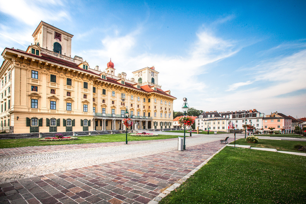 Landschaftsbilder_Landschaftsfotos_Kaufen_Wandbilder_Roman_-Huditsch-Fotografie_017_Burgenland_Schloss Esterhazy | Exklusiver Webshop für hochwertige Landschaftsfotos aus Kärnten, Österreich und der ganzen Welt.
Landschaftsfotos auf Leinwand, Acrylglas, Aludibond
Wandbilder online kaufen, fürs Zuhause oder als Geschenk zum Geburtstag, Weihnachten und mehr - Realisiert mit Pictrs.com
