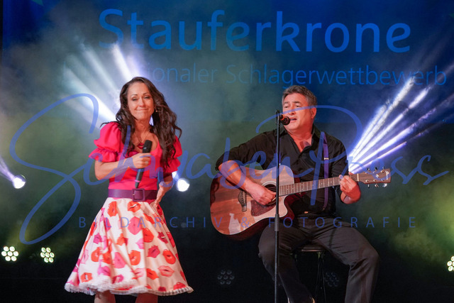 060424Ho2223 | Kussmund -Stauferkrone 2024
Der internationale Schlagerwettbewerb Stauferkrone wird 2024 bereits zum fuenften Mal von Maitis Media ausgerichetet. 
Deutschland, Donzodrf, Stadthalle, 06.04.2024


