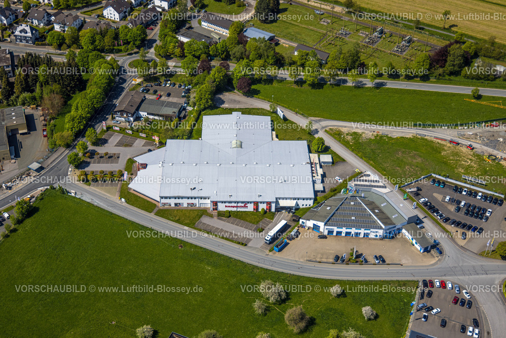 Schmallenberg230506349 | Luftbild, Möbel Knappstein, Schmallenberger Reifendienst GmbH, Im Brauke, Schmallenberg, Sauerland, Nordrhein-Westfalen, Deutschland