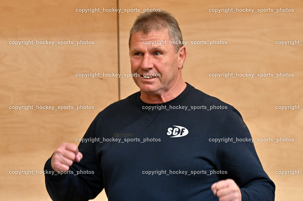 SC Ferlach vs. roomz JAGS Vöslau | Jubel Obmann SC Ferlach Walter PERKOUNIG, SC Ferlach vs. roomz JAGS Vöslau, SC Ferlach vs. roomz JAGS Vöslau am 08.11.2025 in Ferlach (Ballspielhalle Ferlach), Austria, (Photo by Bernd Stefan)