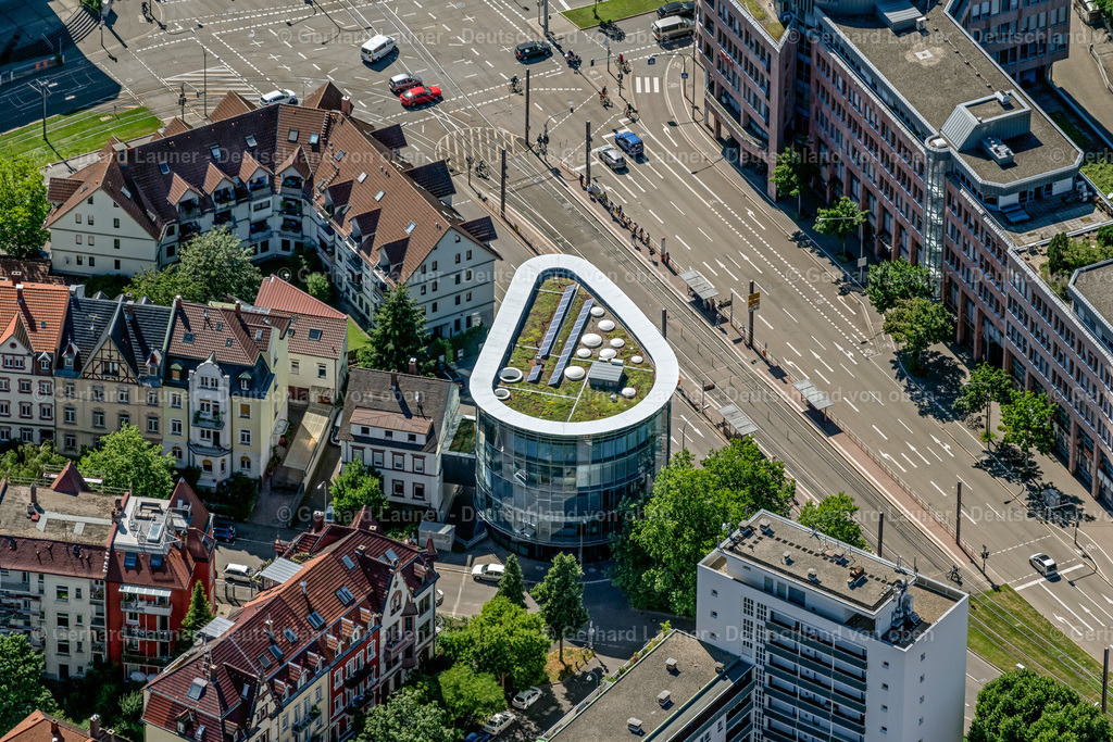 4033553 | FREIBURG IM BREISGAU 30.06.2020 Banken- Verwaltungsgebäude des Finanzdienstleistungs- Unternehmens PSD Bank RheinNeckarSaar eG im Ortsteil Wiehre in Freiburg im Breisgau im Bundesland Baden-Württemberg, Deutschland. Weiterführende Informationen bei: PSD Bank RheinNeckarSaar eG,  PSD Immobilien GmbH. // Banking administration building of the financial services company PSD Bank RheinNeckarSaar eG in the district Wiehre in Freiburg im Breisgau in the state Baden-Wuerttemberg, Germany. Further information at: PSD Bank RheinNeckarSaar eG,  PSD Immobilien GmbH. Foto: Gerhard Launer