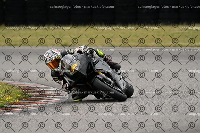 25bt02-1527 | markuskiefer.com - Realisiert mit Pictrs.com