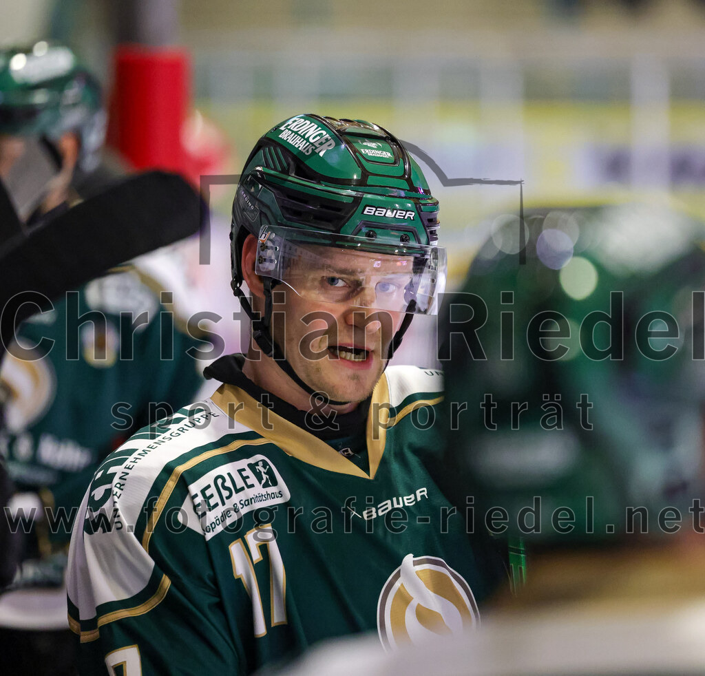 2026-02-15_109_TSV_Erding_gegen_EC_Peiting | Erding, Deutschland, 15.02.2026:Eishockey, Oberliga Süd 2025 / 2026, 47. Spieltag, TSV Erding gegen EC Peiting, Endergebnis: 4:5Elia Ostwald (Erding Gladiators, #17)Foto: Christian Riedel / fotografie-riedel.net