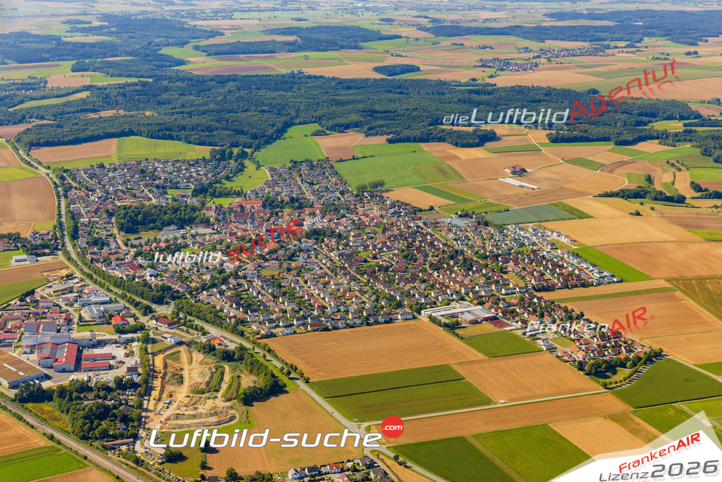Luftaufnahme der Stadt Alteglofsheim - Die Luftaufnahme wurde 2025 vom UL-Flugzeug heraus erstellt ( keine Drohne ) - Hochauflösende Luftaufnahme - für professionelle Ausdrucke geeignet. Die Geschenkidee !Mit Lizenz und Bildrechte bestellbar