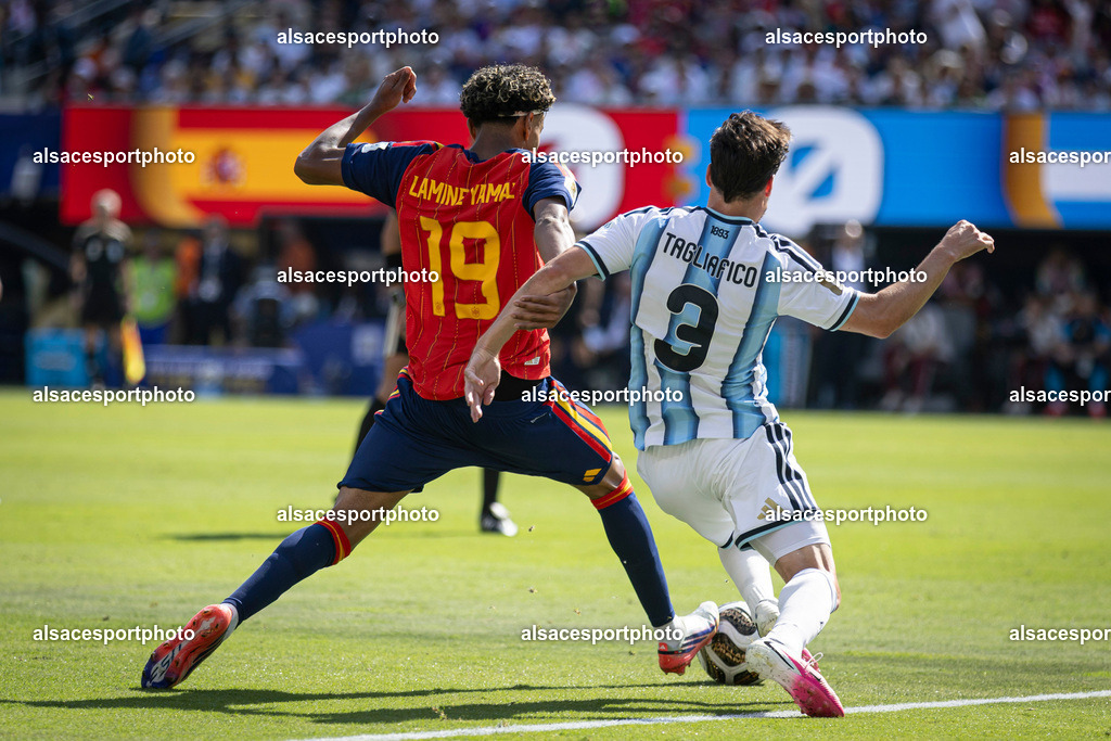 FOOTBALL : Argentine vs Espagne – Finale de la Coupe du Monde FIFA 2026. New York New Jersey Stadium, East Rutherford, New Jersey, États-Unis. 19/07/2026. | Lamine Yamal #19 (Spain) Nicolás Tagliafico #3 (Argentine)
