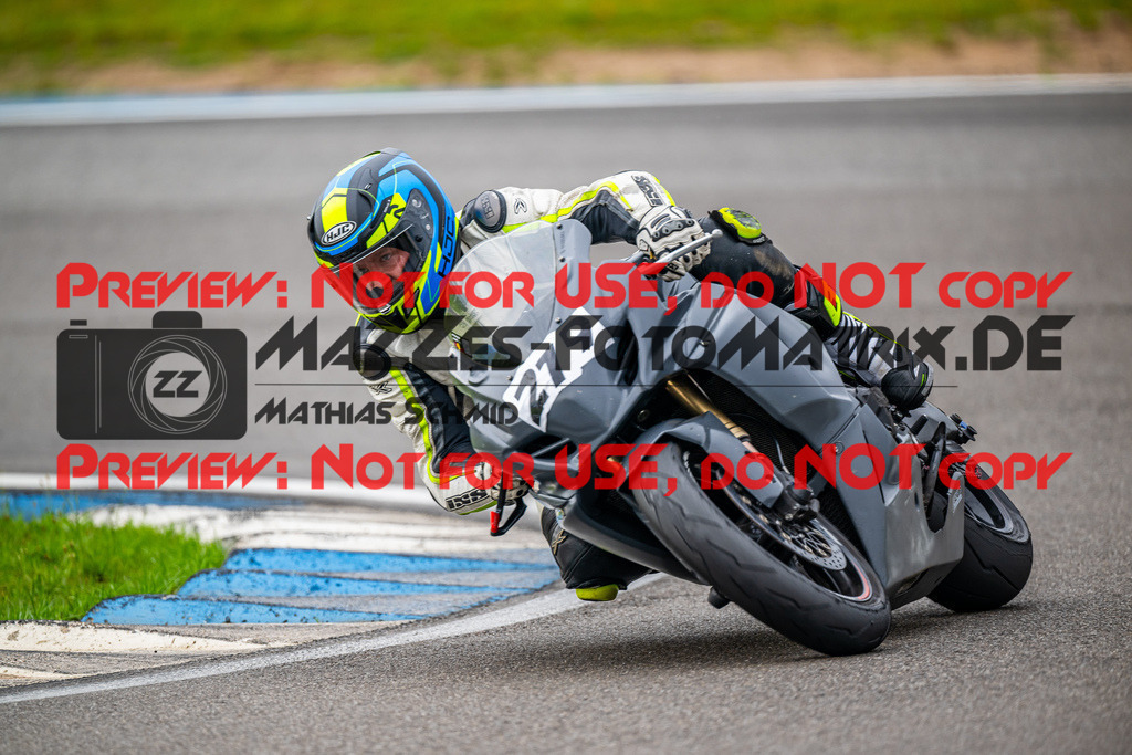 MaZZes_FotoMatrix_240702_6007705_6751 | WEISS