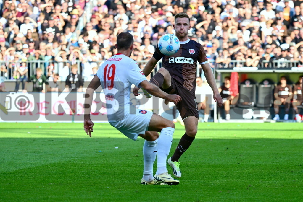 KBS Picture_FCStPauli-Heidenheim_056 | v.l. Foehrenbach Jonas (1FCHeidenheim) , Eggestein Johannes (St.Pauli) ,Sportplatz :  Millerntor Stadion, - Realisiert mit Pictrs.com