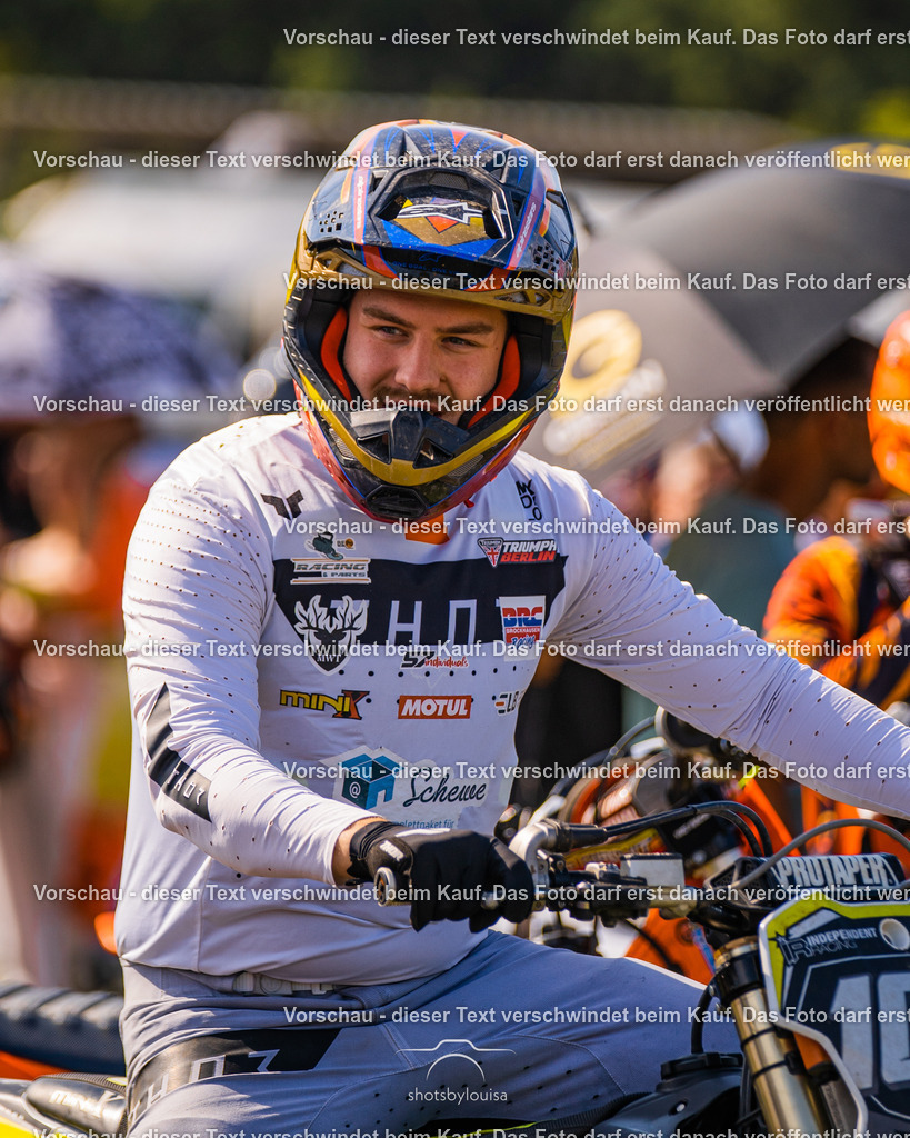 09_21_LM_Schenkenhorst-9047 | Sportfotografin aus Berlin-Brandenburg mit Fokus auf Motocross. Ich halte deine sportliche Leistung und echte Emotionen auf und neben der Strecke professionell fest. Entdecke die Fotos von deinem Rennen und bestelle sie direkt hier im Shop.