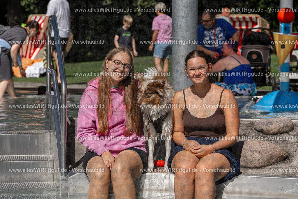 Hundeschwimmen_Volksbad_2026-allesWIRTHgut_Tierfotografie-2609061402-FAY06868 | Professionelle Tierfotografie in Mönchengladbach von Daniel Wirth (allesWIRTHgut). Liebevolle & natürliche Bilder von Hunden & Katzen für unvergessliche Erinnerungen.