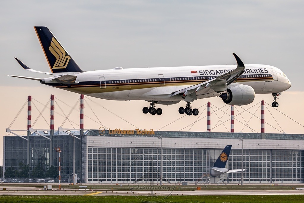 SQ328-A359-9V-SJH-SIN-MUC-20240509-1-TPAI-sharpen-enhance-2x | Browse breathtaking aviation photography and order high-quality prints from AviatoRay's gallery. Perfect for enthusiasts and collectors. - Realisiert mit Pictrs.com