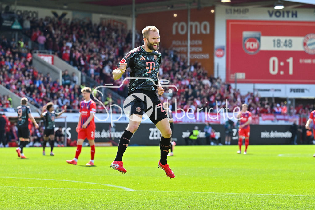 1. FC Heidenheim - FC Bayern München | Jubel der Gaeste nach dem Treffer zum 0-2 duch Konrad LAIMER (FC Bayern Muenchen 27) / Tor / Torschuetze / Freude / Happy / Bundesliga: 1. FC Heidenheim - FC Bayern Muenchen, Voith Arena am 19.04.2025