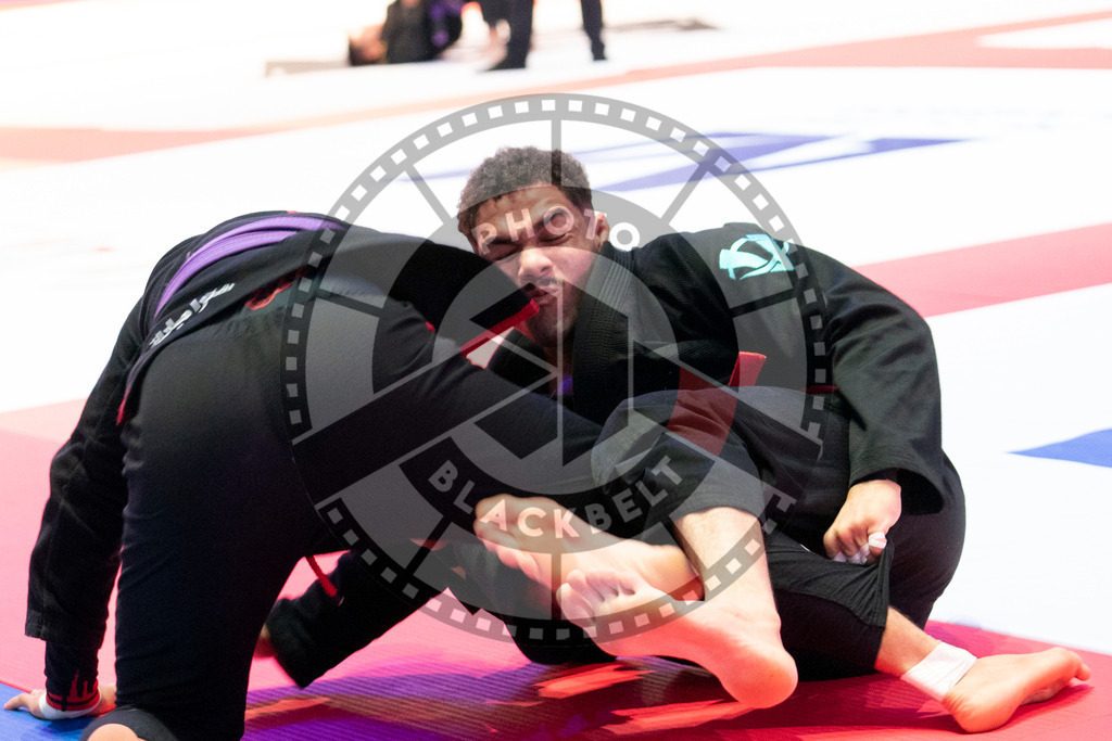 20231108PBB1271 | Fighters compete during the AJP World Professional Championship in the Mubadala Arena in Abu Dhabi, Arab United Emirates, on November 8, 2023.