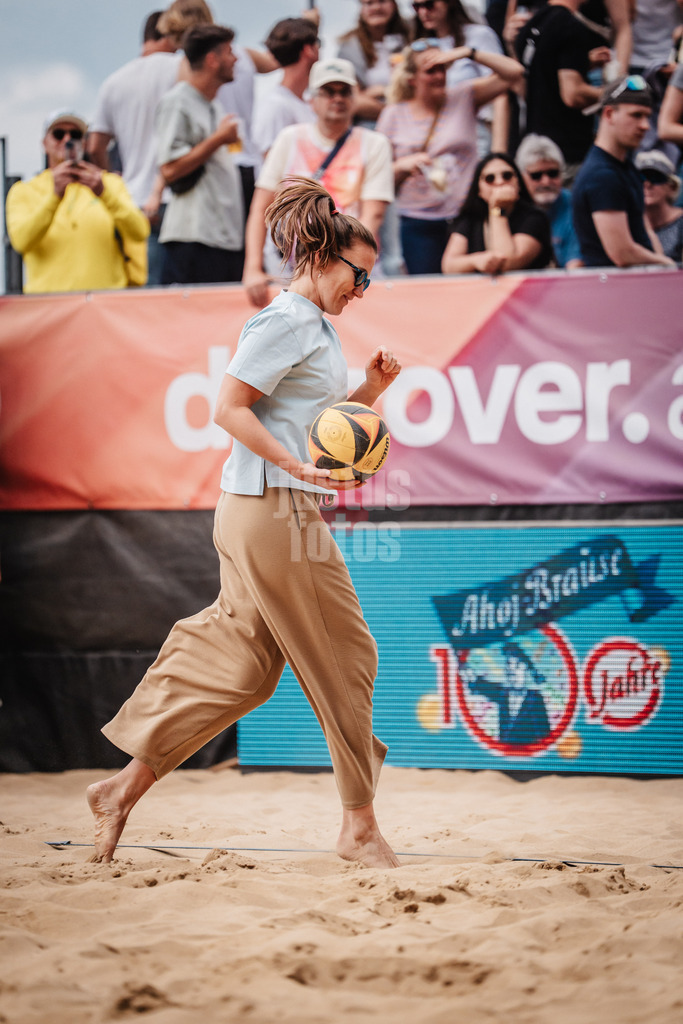Beachvolleyball | Frauen | Allianz German Beach Tour 2025 | Tourstop Düsseldorf | 17.05.2025 | Isabel Schneider in Zivil