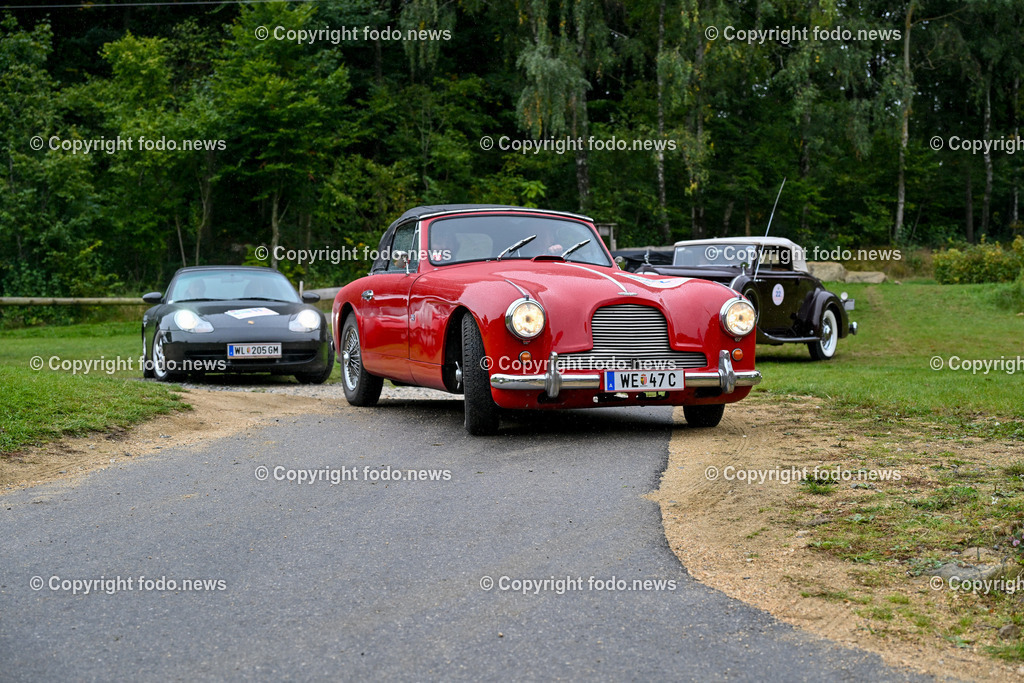 Frauen fuer Frauen_ Charity Oldtimerfahrt_ 04.10.2025-202 | 04.10.2025, Linz, AUT, Oldtimer Charity im Bild Frauen fuer Frauen Oldtimerfahrt, Teilnehmer©Harald Dostal / fodo.media
