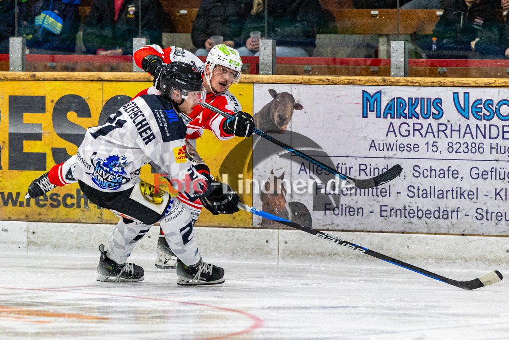 Spiel 1 Viertelfinale TSV Peißenberg Miners vs HC Landsberg Riverkings | Eishockey Bayernliga Playoffs 2023/2024, Spiel 1 Viertelfinale TSV Peißenberg Miners vs HC Landsberg Riverkings, 20240216,
Duell zwischen Jonas SCHWARZFISCHER (HCL 21) und Manuel SINGER (Miners 71),
2024-02-16 in Peißenberg (Eisstadion)
21 Jonas SCHWARZFISCHER (HCL 21), 71 Manuel SINGER (Miners 71)
Copyright: WolfgangxLindner foto-lindner.de
