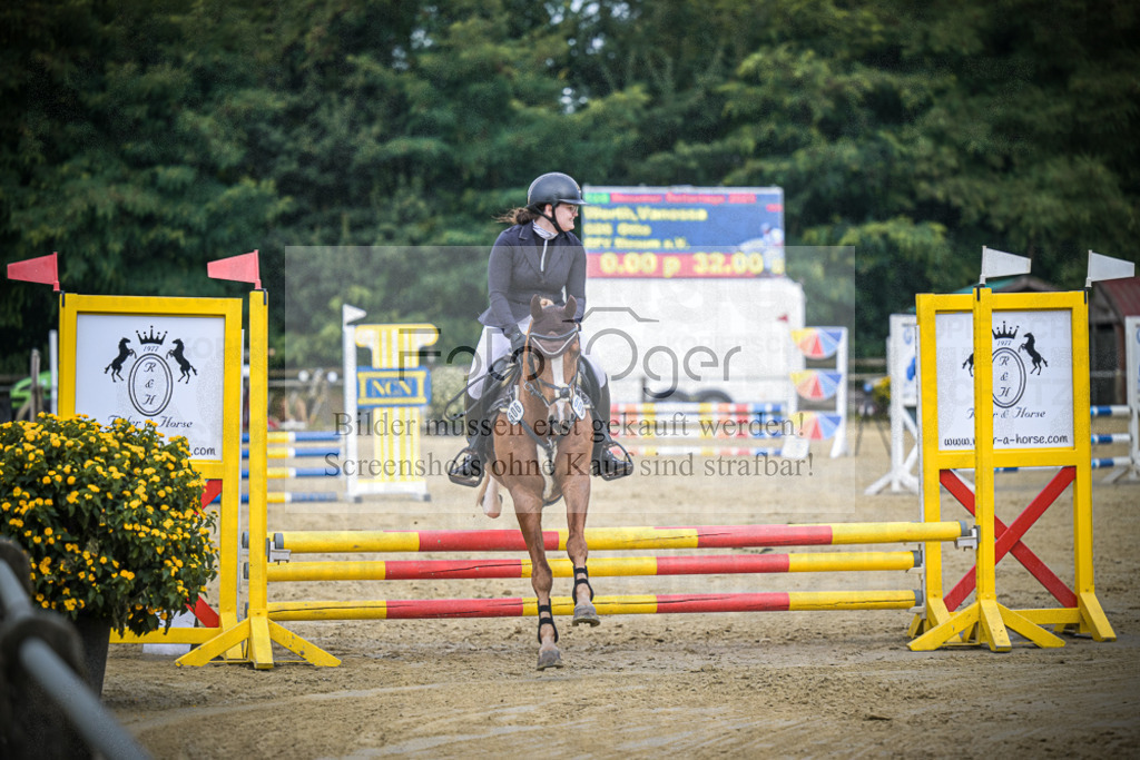 DOS_0180 | Entdecke hochwertige Reitturnierfotos von Foto Oger. Professionell, emotional und authentisch – jetzt Lieblingsmomente im Shop bestellen.Deutschlandweite Turnierfotografie. - Realisiert mit Pictrs.com