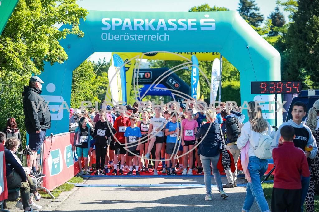 ..... | LINZ,AUSTRIA,27.April 25, Int. 3 Brückenlauf Linz  , Image shows: Photo: WAPICS / Manuel Binder