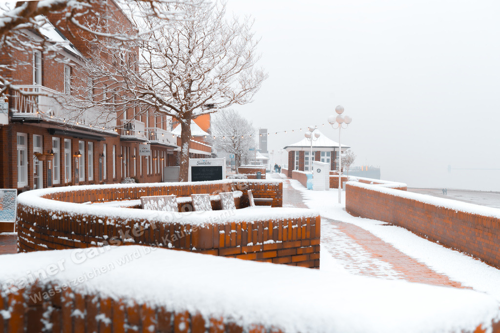 080 Wilhelmshaven Schnee - 02-12-2023 -R Ganske | Onlineshop mit Bildern von Stränden, Häfen und Meer. Leinwände, Poster, Kalender und andere Materialien erhältlich. Kommerzielle Lizenzen möglich.  - Realisiert mit Pictrs.com