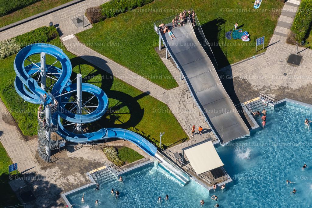 4046006 | ERFURT 14.06.2021 Schwimmbecken des Freibades " Nordbad " Im Nordpark in Erfurt im Bundesland Thüringen, Deutschland. Weiterführende Informationen bei: SWE Stadtwerke Erfurt GmbH. // Swimming pool of the " Nordbad " Im Nordpark in Erfurt in the state Thuringia, Germany. Further information at: SWE Stadtwerke Erfurt GmbH. Foto: Gerhard Launer