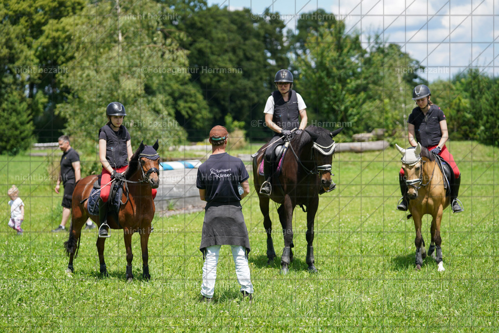 20240622-FAH07217 | Turnierfotografen Bayern, Reitsportbilder aus dem Geländekurs mit Felix Etzel auf dem Gut Waitzacker 2024