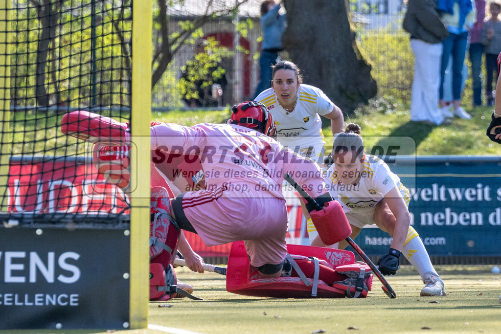 SFE_20260322_0036 | Köln, Deutschland, 22.03.26: Feldhockey 1. Bundesliga Damen zwischen Rot-Weiss Köln - Harvestehuder HTC im REWE Sportpark am 22.03.2026 in Köln, Deutschland. (Foto von Stephan Fehrmann)Köln, Germany, 22.03.26: Feldhockey 1. Bundesliga Damen between Rot-Weiss Köln - Harvestehuder HTC in REWE Sportpark at 22.03.2026 in Köln, Deutschland. (Foto from Stephan Fehrmann)